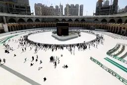 حفاظ کعبه برداشته شد+عکس