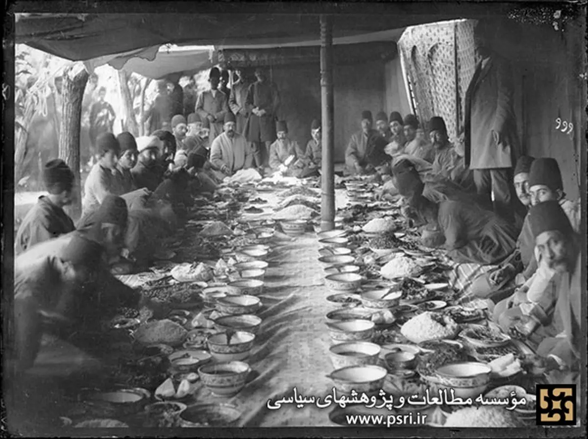 ضیافت ناهار مقامات دولتی در عصر قاجار/ عکس