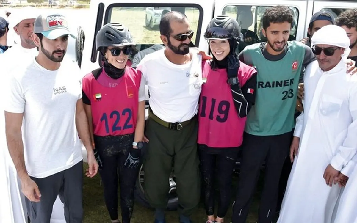 عکس جنجالی حاکم دوبی با سوارکاران خانم