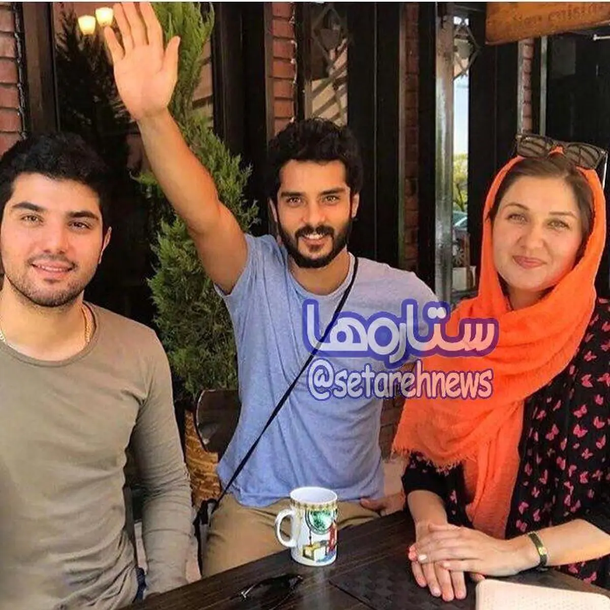 ساعد سهيلى در كنار همسر و برادرش/عکس