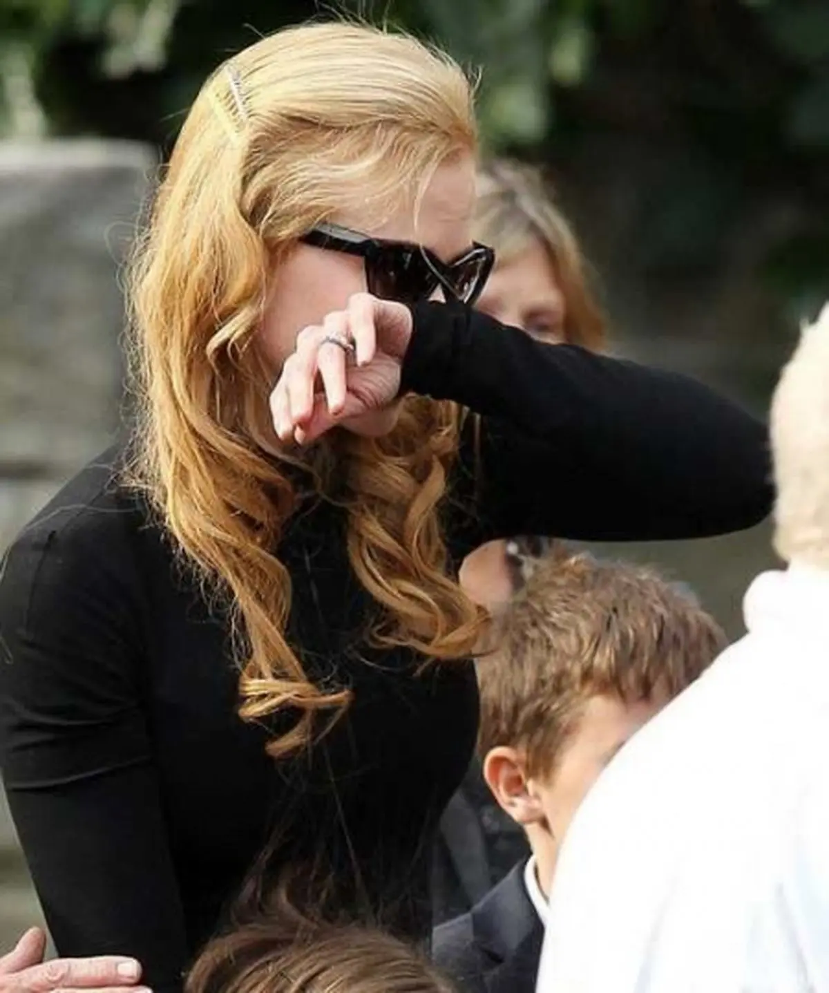 گریه نیکول کیدمن در مراسم پدرش/عکس