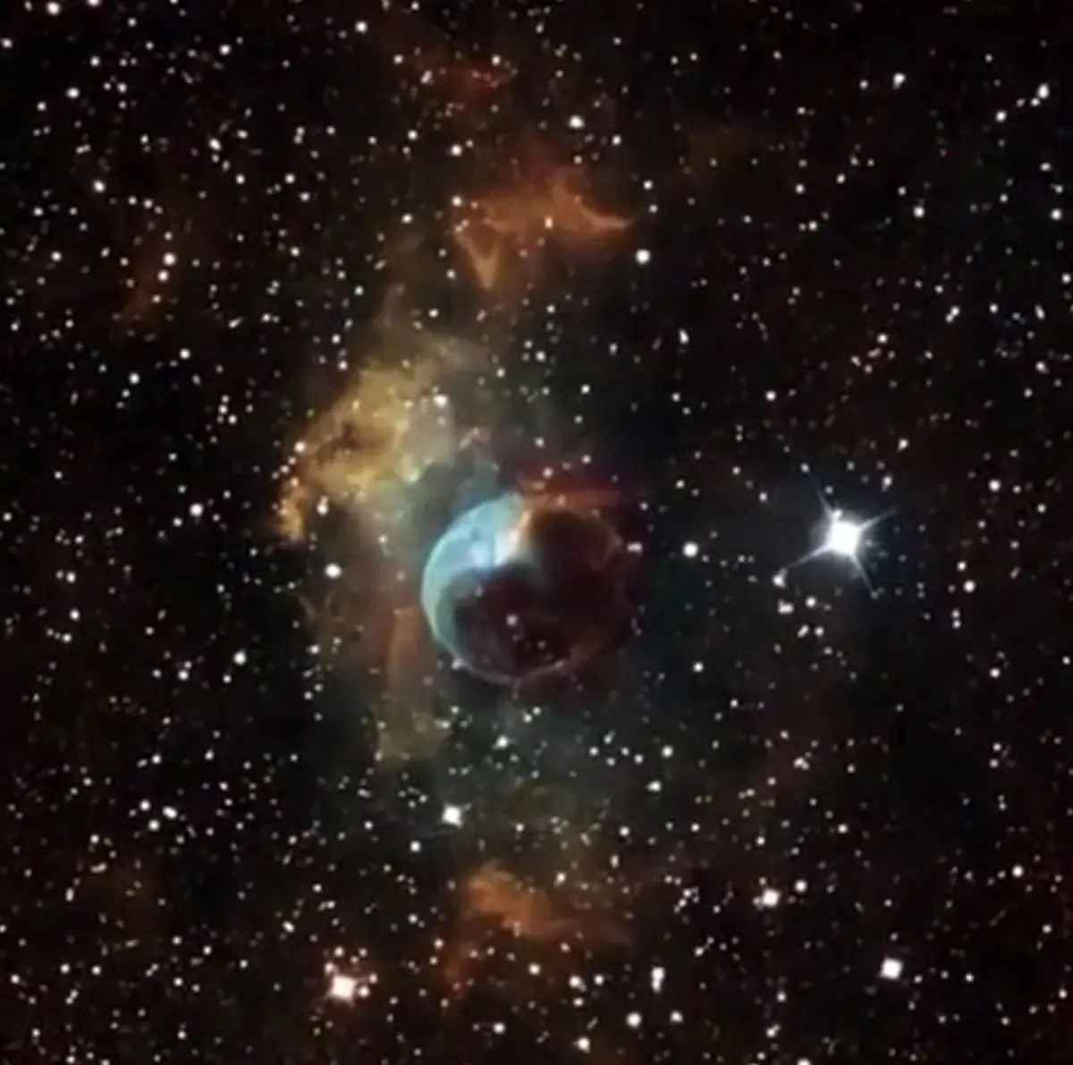 وقتي با شاهكار تلسكوپ هابل به قلب سحابي حباب سفر مي‌كنيد/ عکس