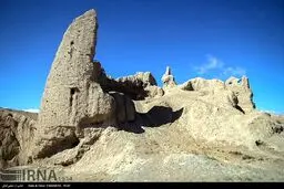 قلعه تاریخی و زیبای روستای سرچاه تازیان /تصاویر