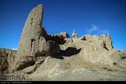 قلعه تاریخی و زیبای روستای سرچاه تازیان /تصاویر