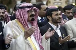 ملک عبدالله در کنار اوباما، احمدی‌نژاد، اولاند، پاپ و .../ گزارش تصویری