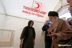 حضور رهبر انقلاب در چادرهای زلزله‌زدگان در کرمانشاه/عکس