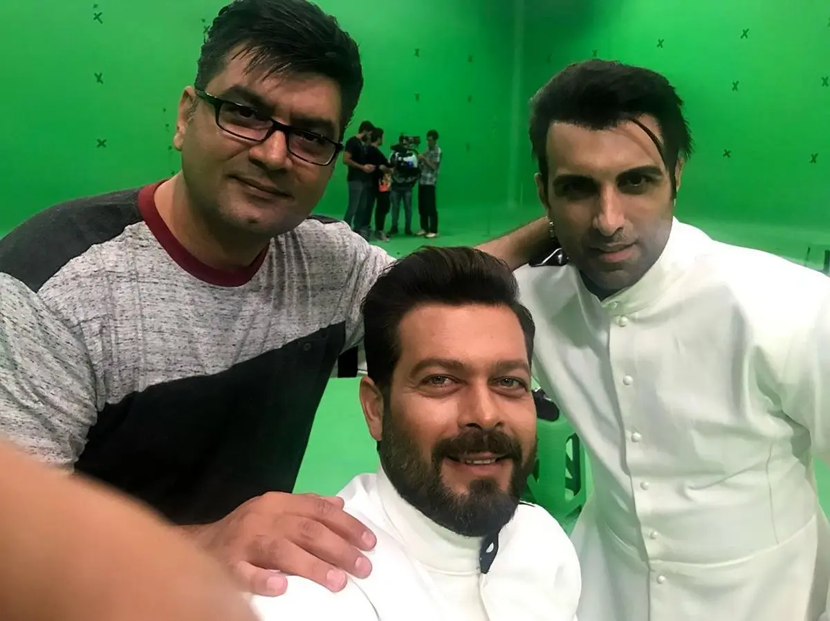 پژمان بازغی در پشت صحنه سلفی با دموکراسی + عکس