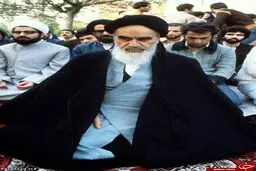 دکتر روحانی در نماز جماعت به امامت امام خمینی(ره)