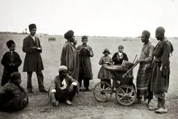 عکس / بستنی فروش چرخی در زمان قدیم