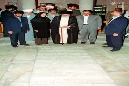 حضور رهبر انقلاب در مقبره ابوعلی سینا/عکس