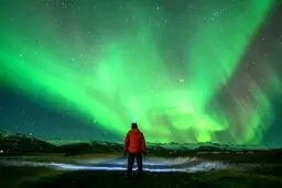 عکس / نمایی زیبا از یک شفق قطبی در ایسلند