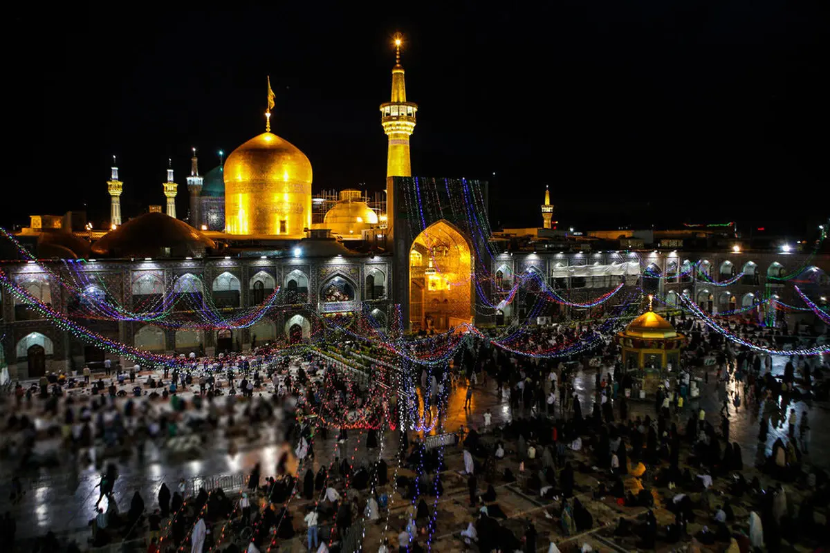 عکسی زیبا در حرم مطهر رضوی در شب ولادت امام رضا (ع)