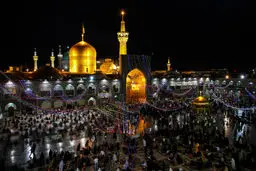 عکسی زیبا در حرم مطهر رضوی در شب ولادت امام رضا (ع)