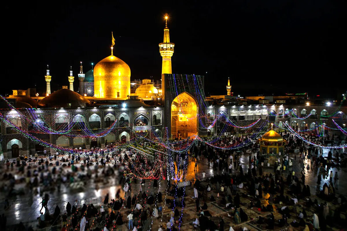 عکسی زیبا در حرم مطهر رضوی در شب ولادت امام رضا (ع)