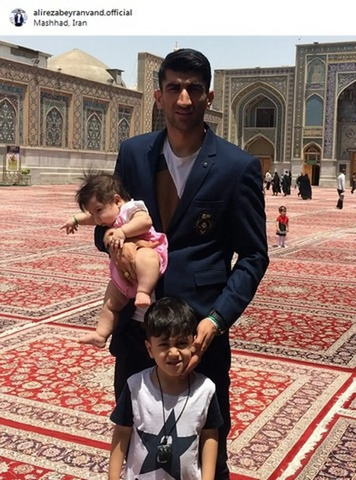 تصویری متفاوت از دروازه بان پرسپولیس و پسرانش