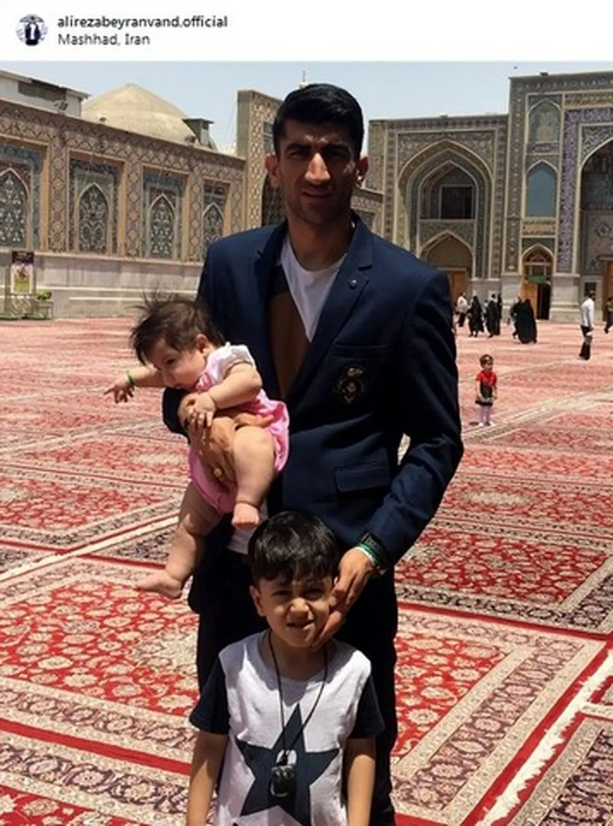 تصویری متفاوت از دروازه بان پرسپولیس و پسرانش