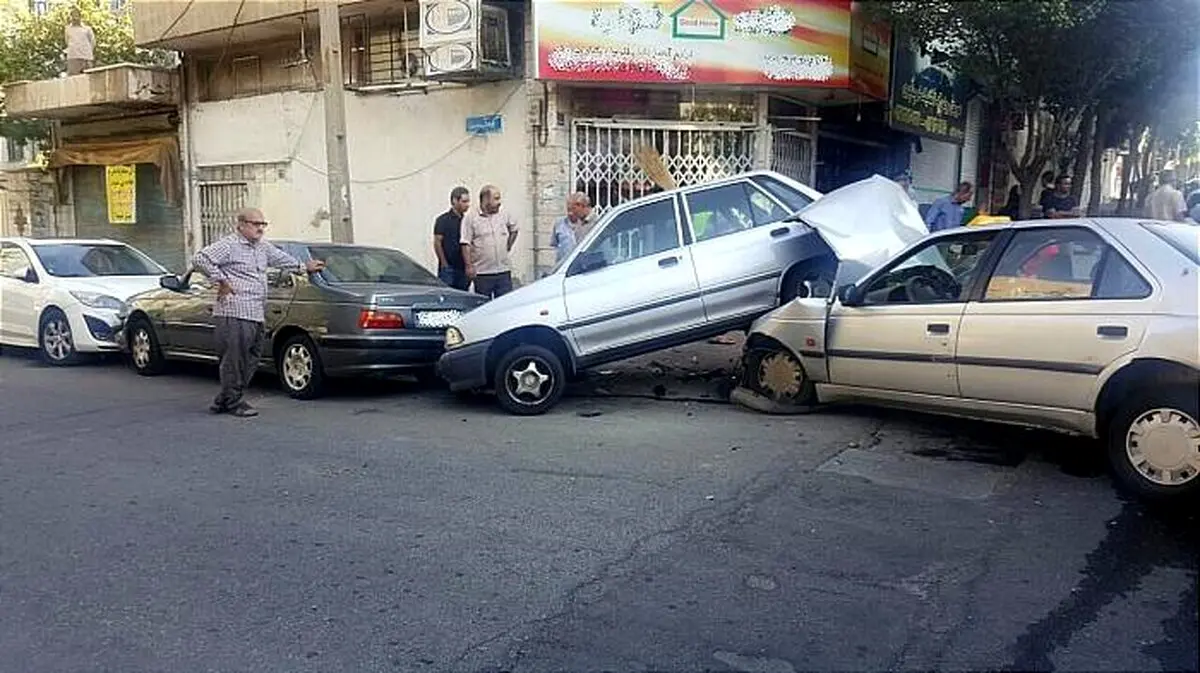 تصاویر | تصادف عجیب ۵ خودرو در تهرانپارس