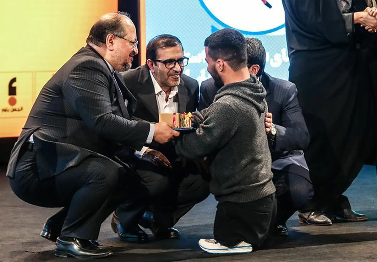 تصاویر / وزیر کار و رئیس سازمان بهزیستی در کنار افراد دارای معلولیت