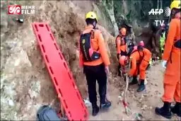 ببینید: ریزش معدن در اندونزی و زیرآوار ماندن چندین نفر