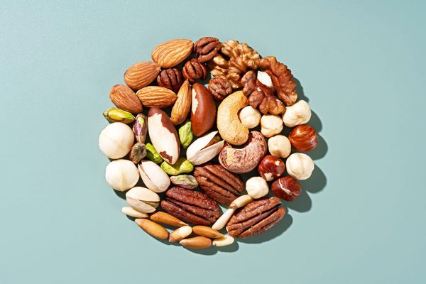 نحوه مصرف آجیل برای رژیم لاغری و چاقی