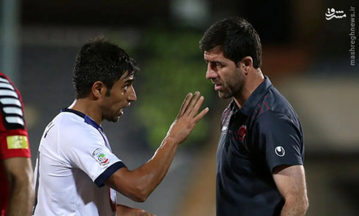 عکس/ اخراج کریم باقری از روی نیمکت