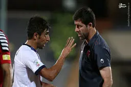 عکس/ اخراج کریم باقری از روی نیمکت