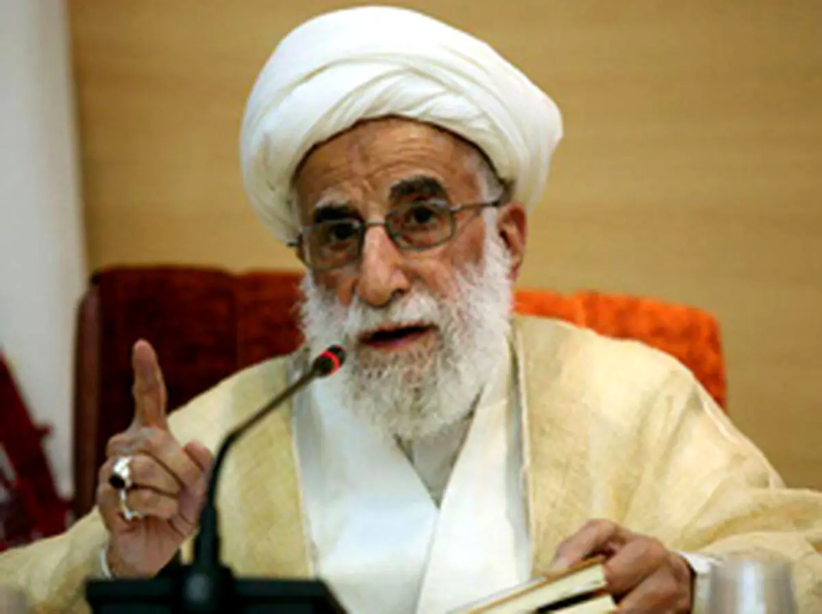 واکنش تند آیت الله جنتی به روحانی: مردم را ناامید نکنید و باعث سوءاستفاده دشمن نشوید