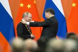 اعطای جایزه ویژه دوستی به ولادیمیر پوتین در پکن/تصاویر