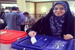 آزاده نامداری پای صندوق رای/عکس