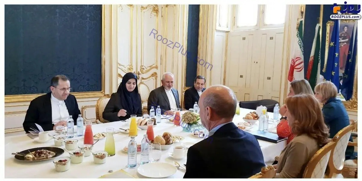 معاون حسن روحانی با پوشش بدون چادر در اروپا+عکس