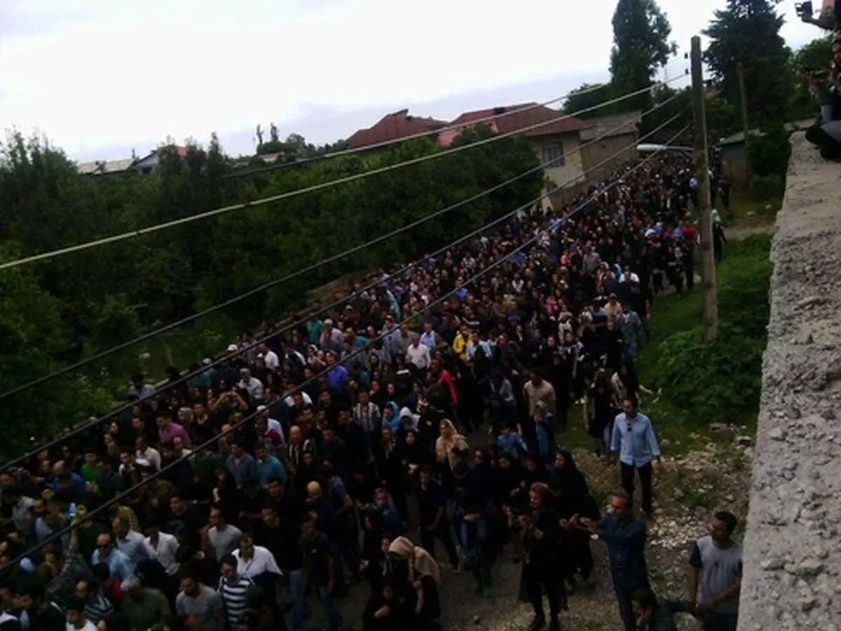 تصاویر تشییع پیکر مرحوم حبیب از مقابل منزلش