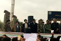 تصویری از فرزندان رهبر انقلاب در حاشیه بازدید از مناطق زلزله زده