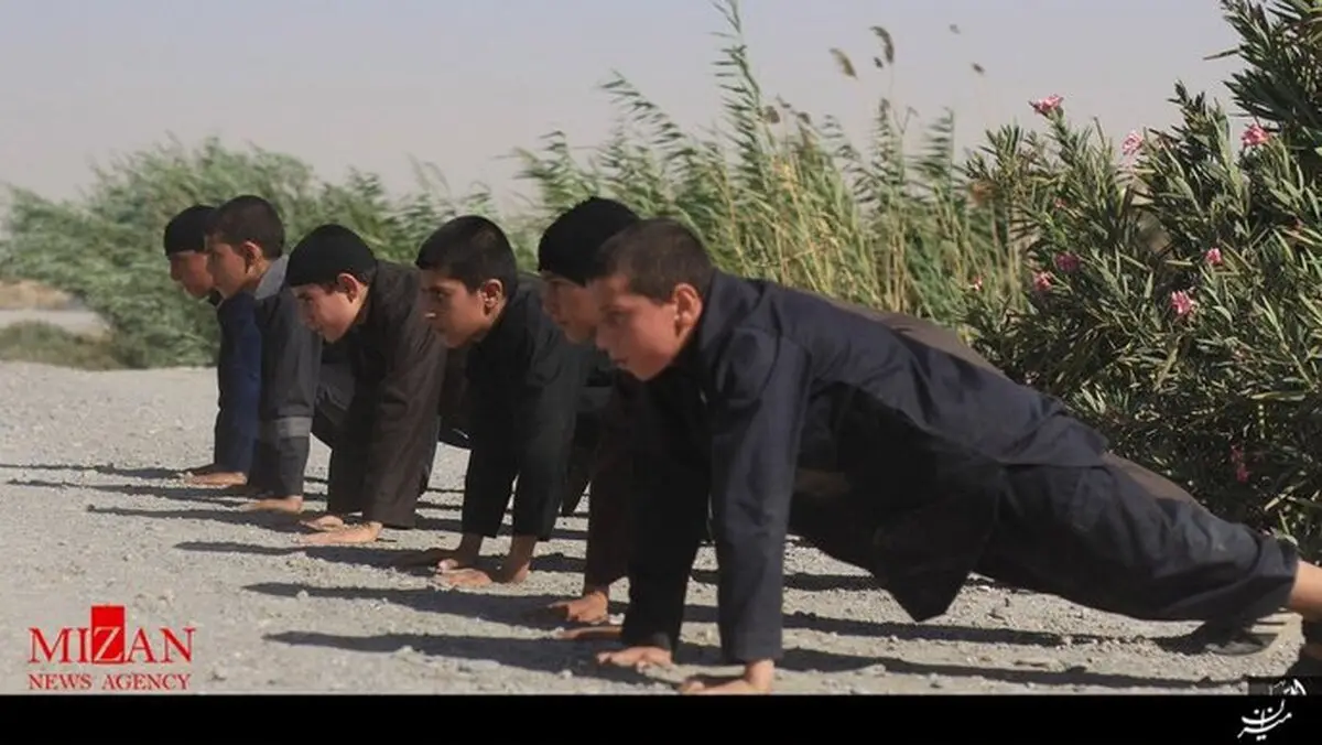 تصاویری از تمرینات کودکان داعشی در رقه