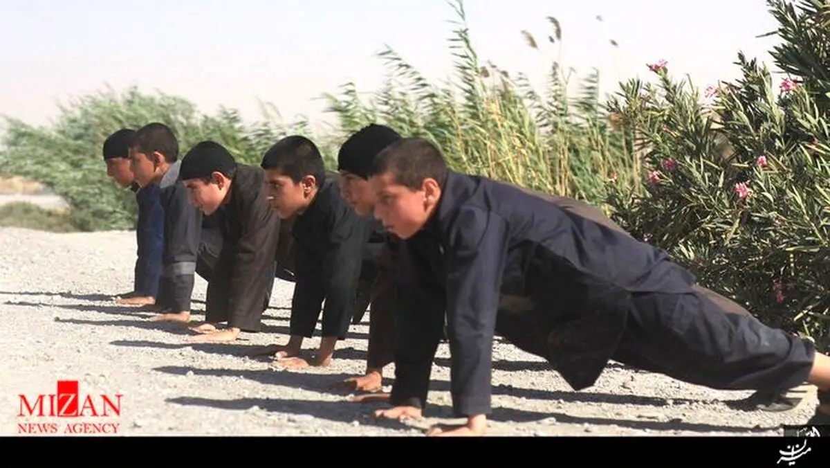 تصاویری از تمرینات کودکان داعشی در رقه