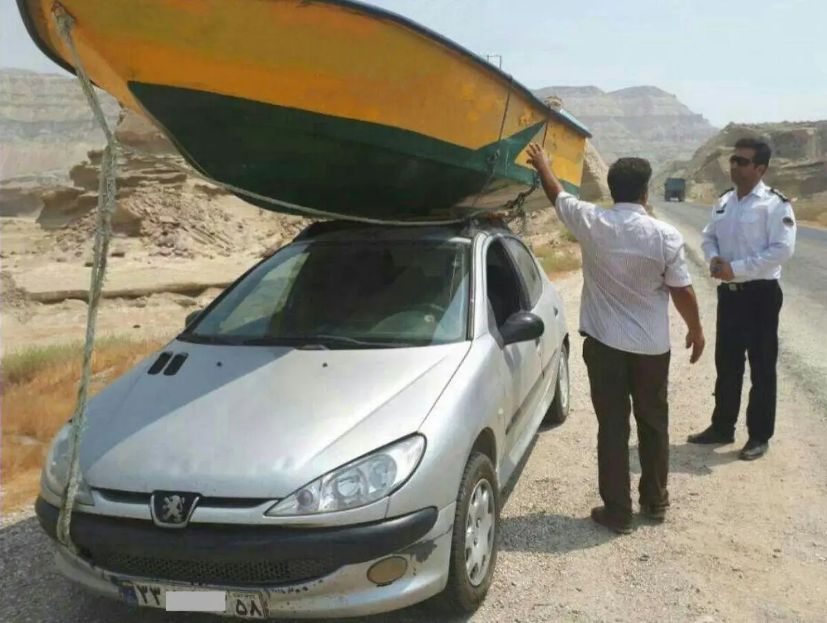 حمل قایق با پژو ۲۰۶/عکس