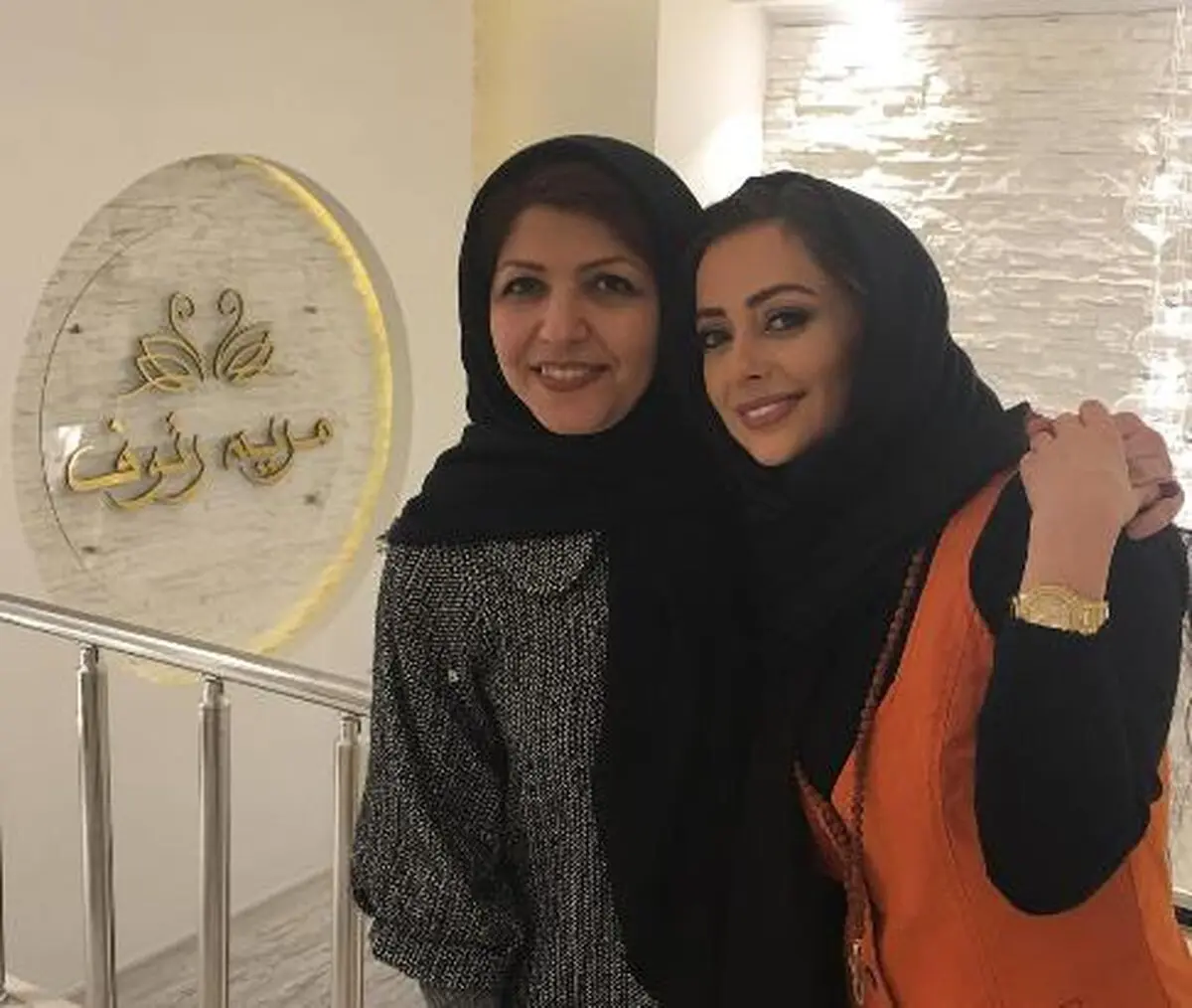 تبلیغ نفیسه روشن برای یک سالن زیبایی