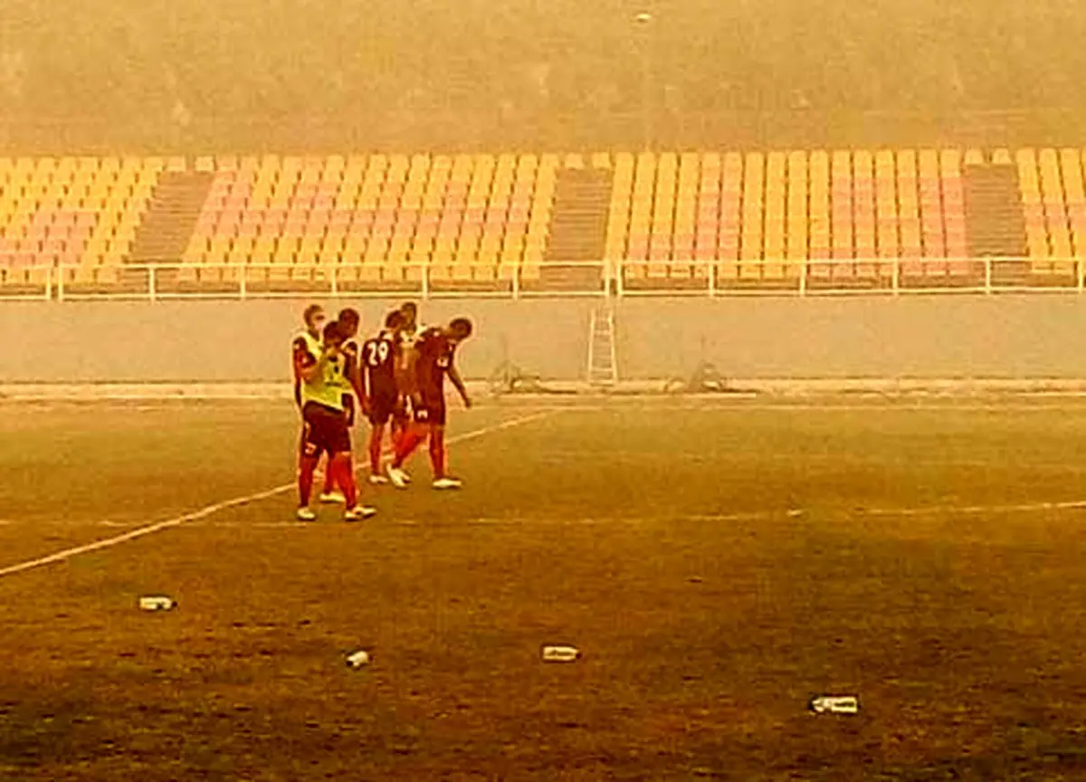 تمرین بسیار عجیب فولادی‌ها در گرد و غبار شدید (عکس)