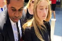 جانی دپ به ضرب و جرح همسرش متهم شد