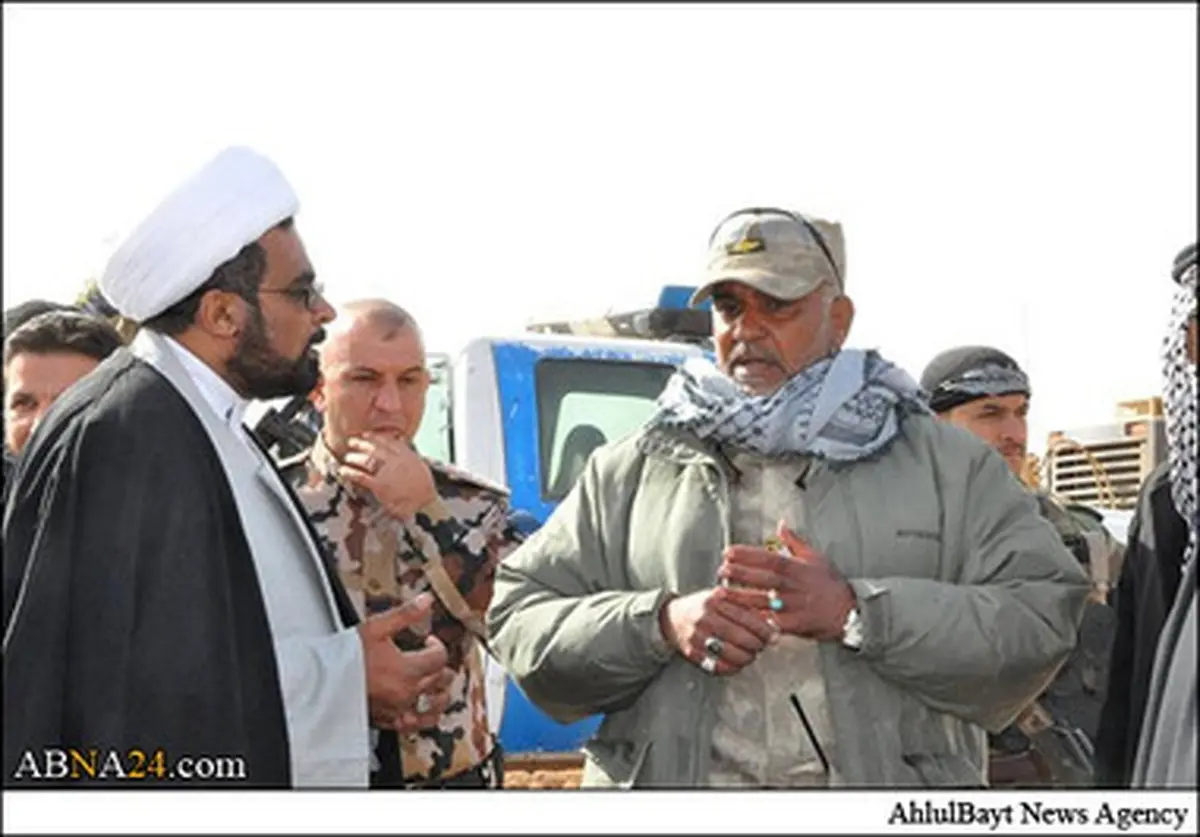 عیادت هیئتی از حرم امام حسین(ع) از مجروحان جنگ/تصاویر