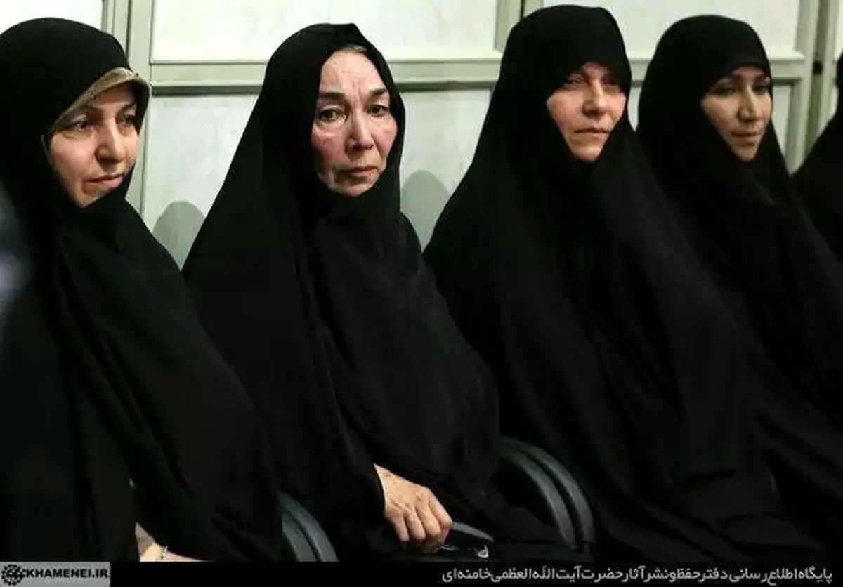 خانم بازیگر در دیدار دیروز رهبری/ عکس