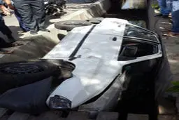 پراید باز هم شگفتی آفرید؛ سقوط در جوی آب!/تصاویر