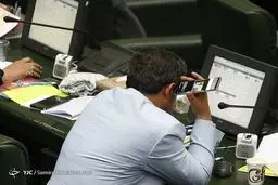 تماشای "حالا خورشید" در مجلس! / عکس