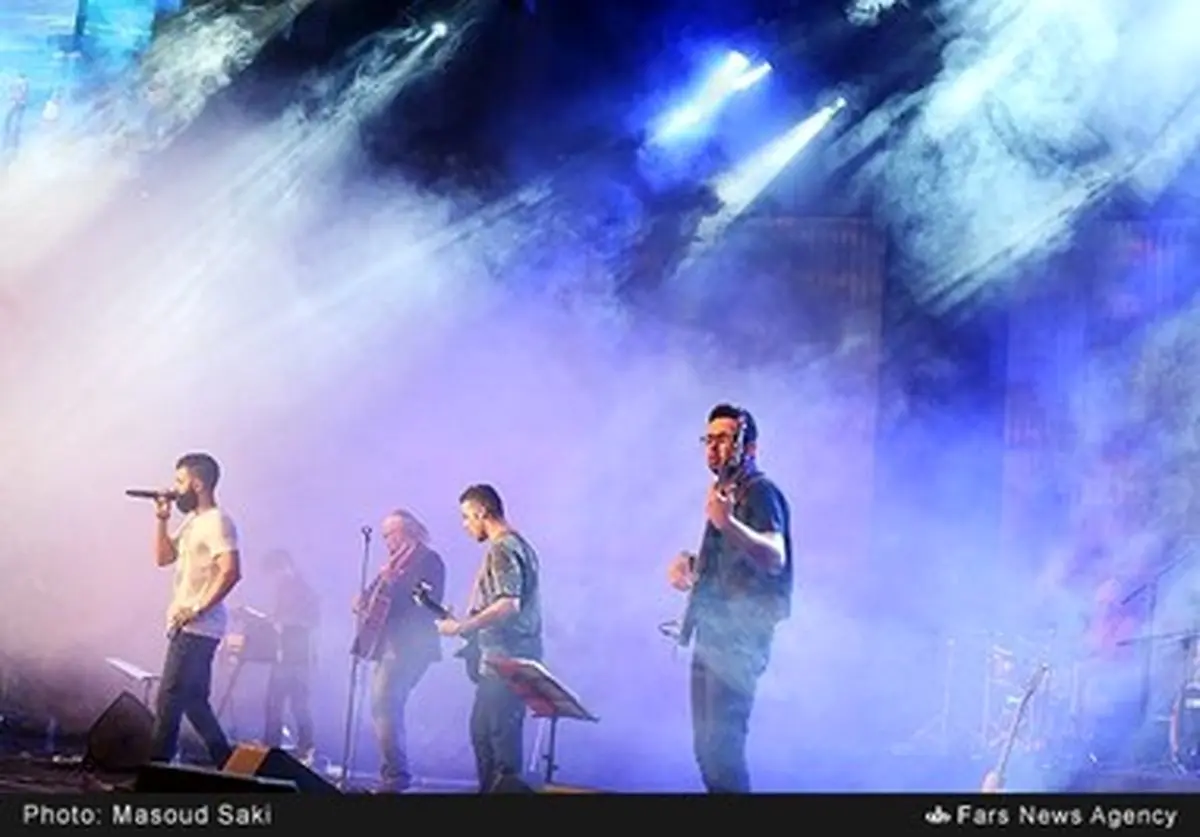 تصاویری از کنسرت احسان خواجه امیری و سیروان خسروی در سومین شب جشنواره موسیقی فجر