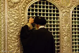 تصاویر دیده نشده ازحضور مقام معظم رهبری در کنار ضریح امام رضا(ع)