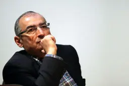 صادق زیباکلام: هیچ اجماعی بر عارف شکل نمی‌گیرد/ یک نفر هم به او رأی نمی‌دهد/ در همه این سال‌ها از دیوار صدا درآمد از عارف نه/ انگار عارف در کره ماه زندگی می‌کند