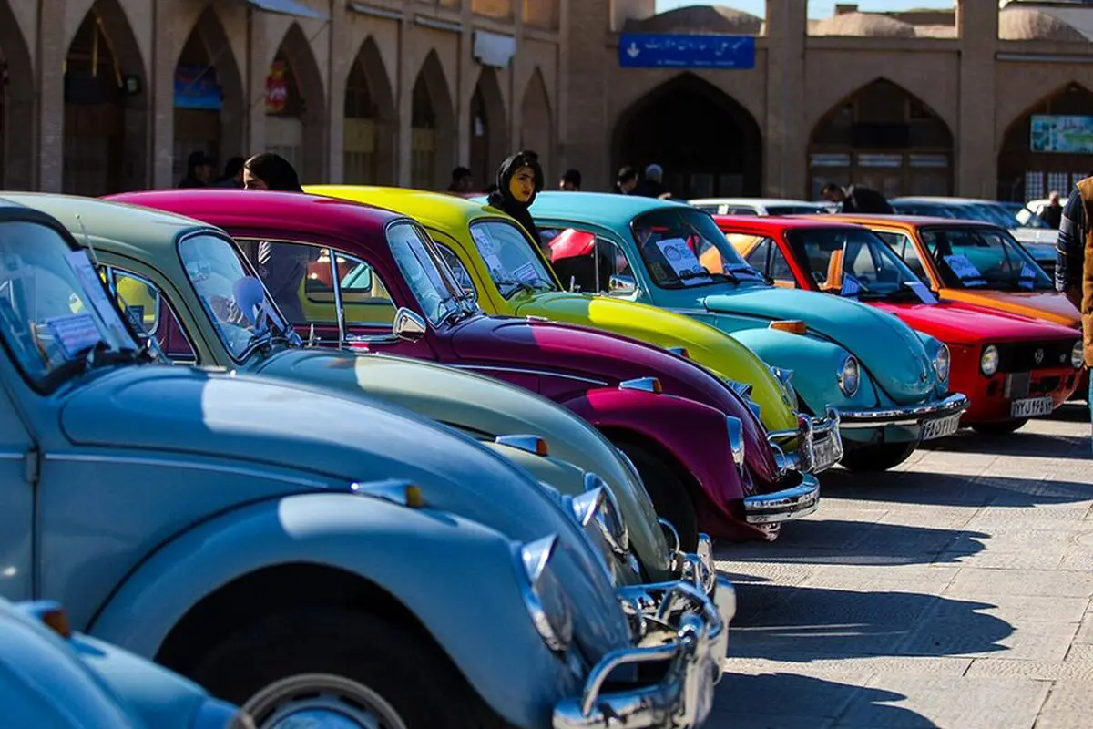 تصاویر دورهمی خودروهای عتیقه‌