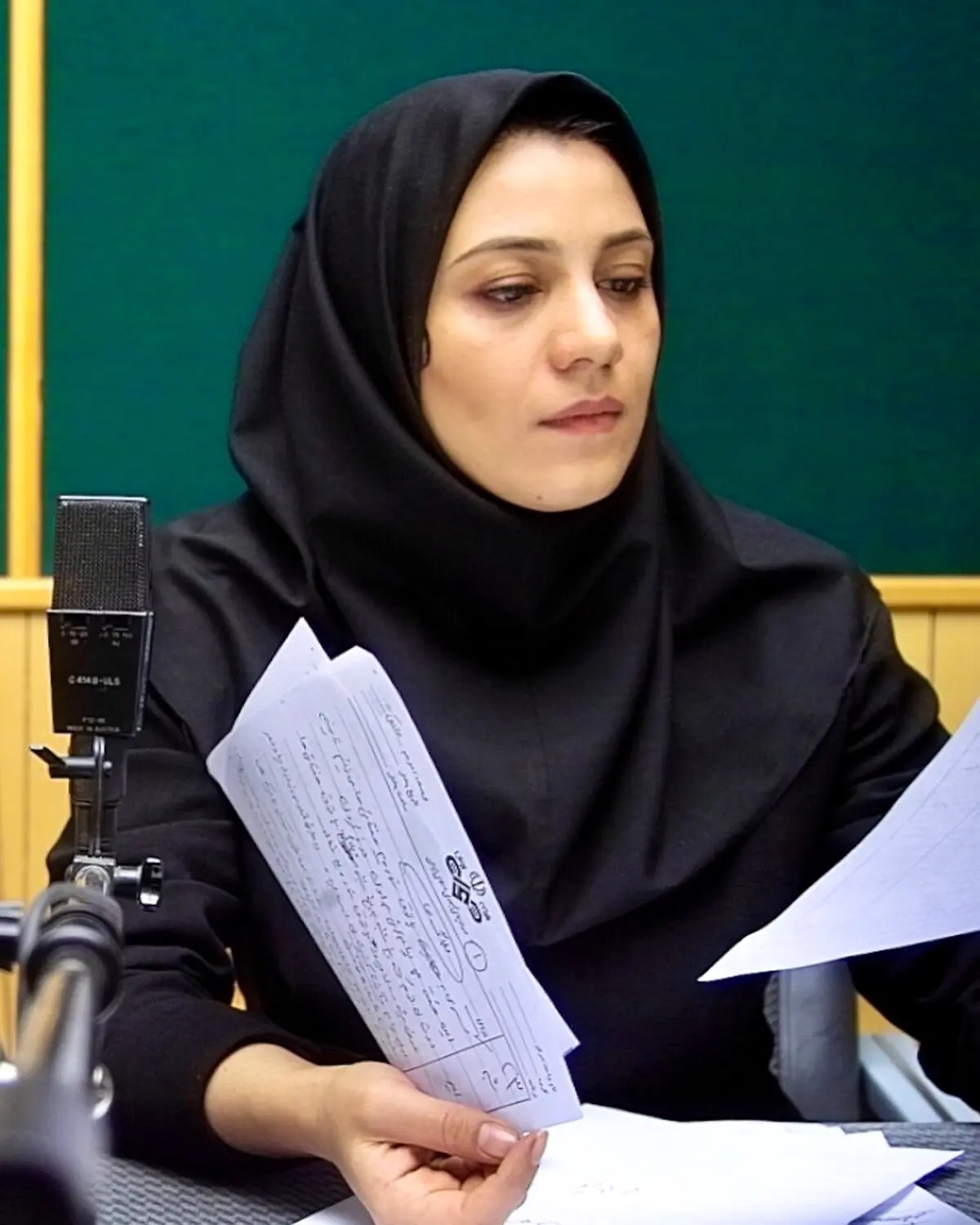 عکس قدیمی شبنم مقدمی در رادیو!
