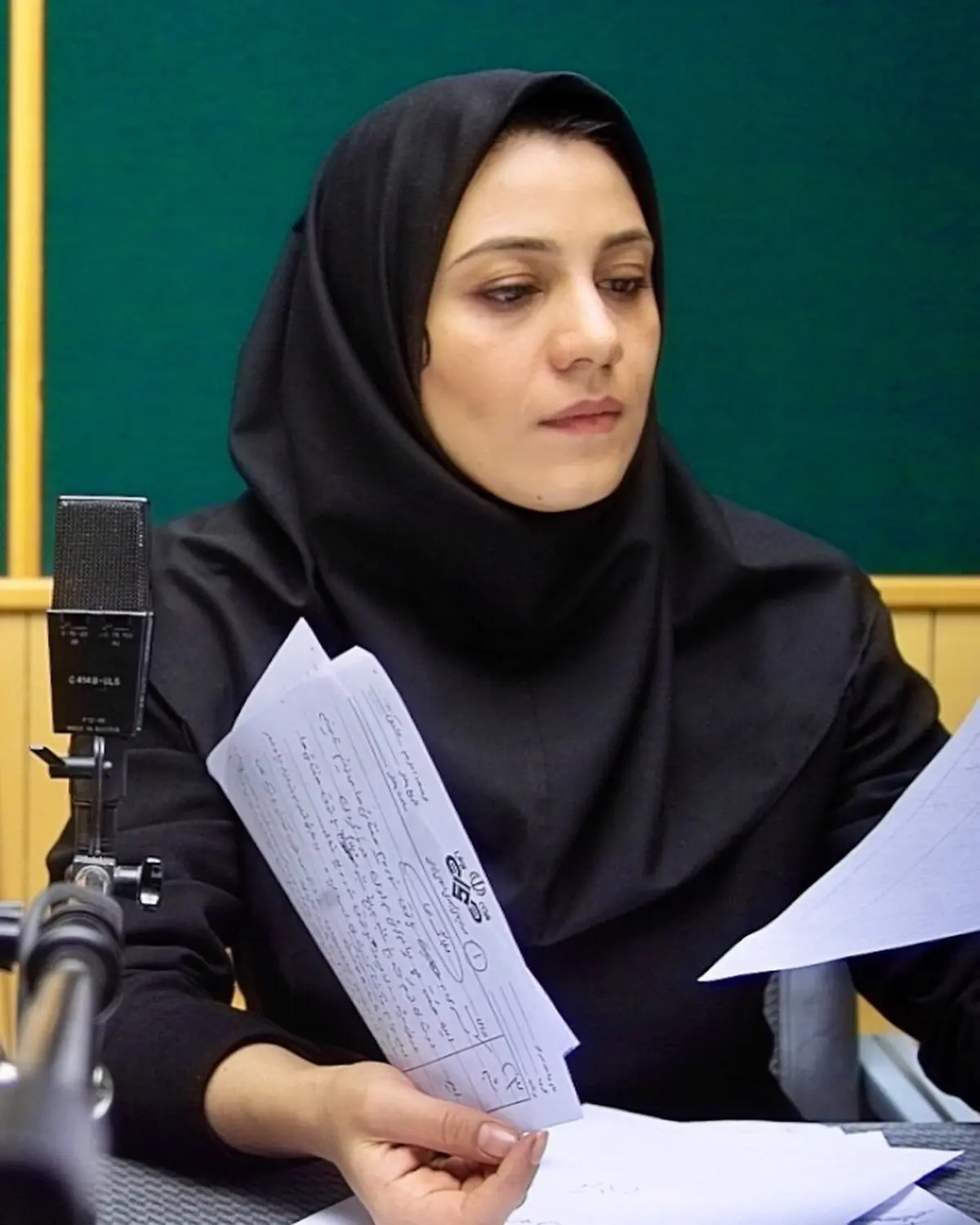 عکس قدیمی شبنم مقدمی در رادیو!
