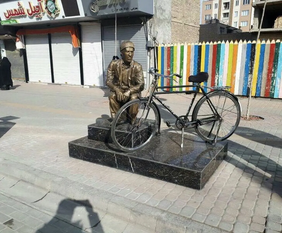 نصب مجسمه امانت‌دار معروف در زنجان/عکس