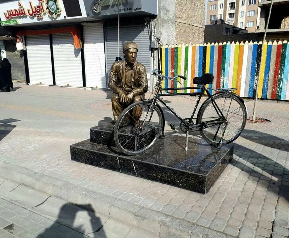 نصب مجسمه امانت‌دار معروف در زنجان/عکس